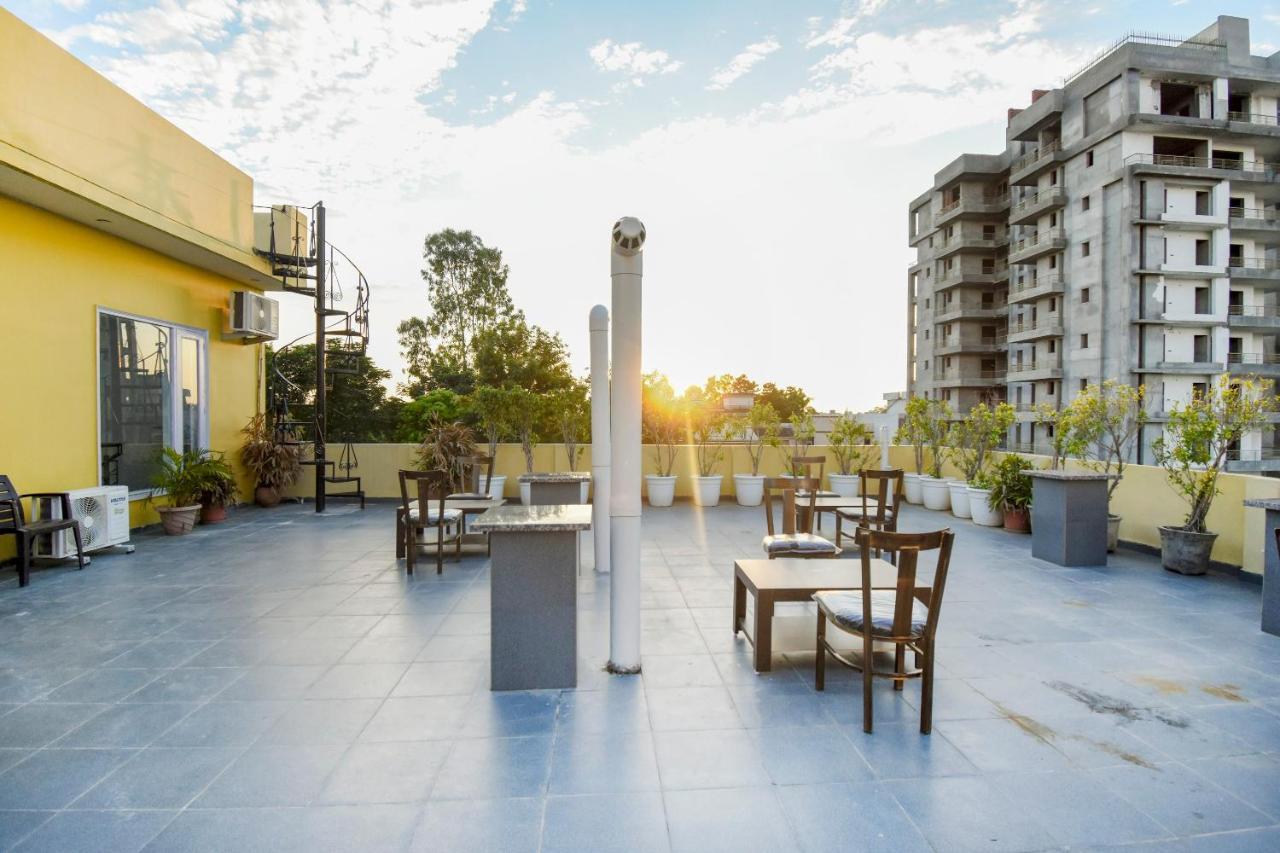 Hotel Oyo 75460 Sky High Residency Ludhiana Zewnętrze zdjęcie